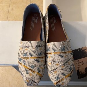 Toms size 10 Chicago print classics
